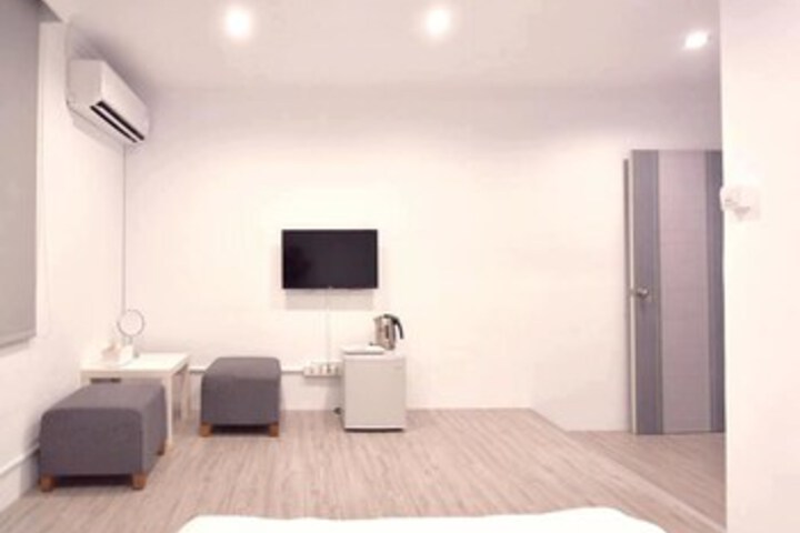 Room 22 of 28