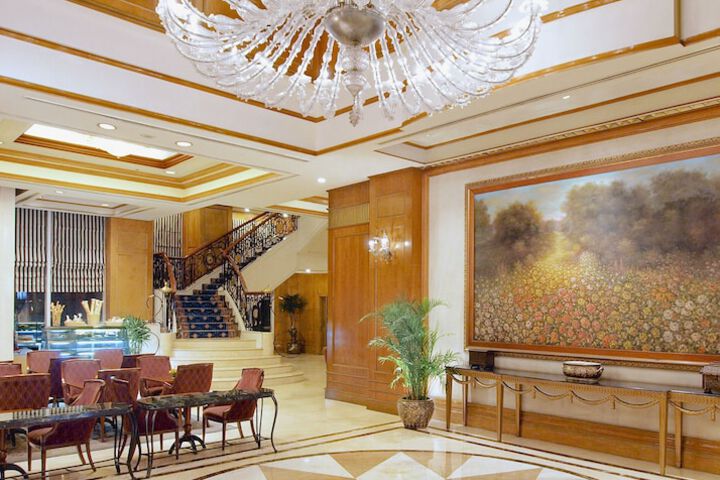 Entrance & Lobby