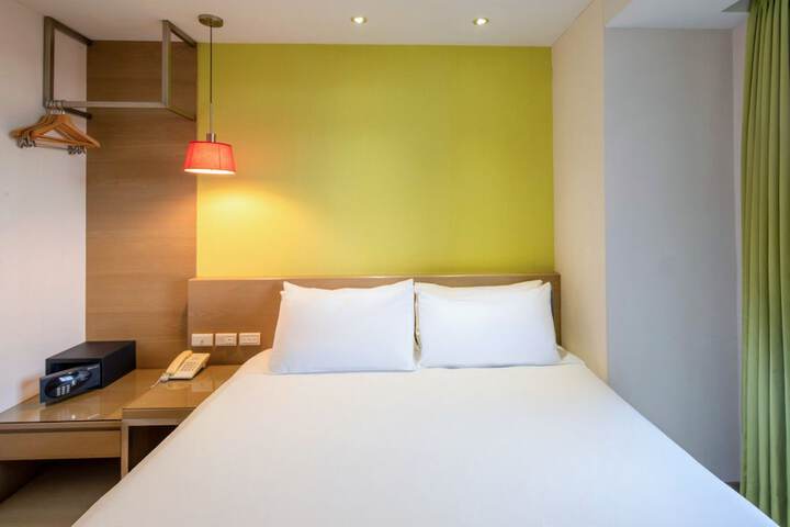 Room 18 of 120