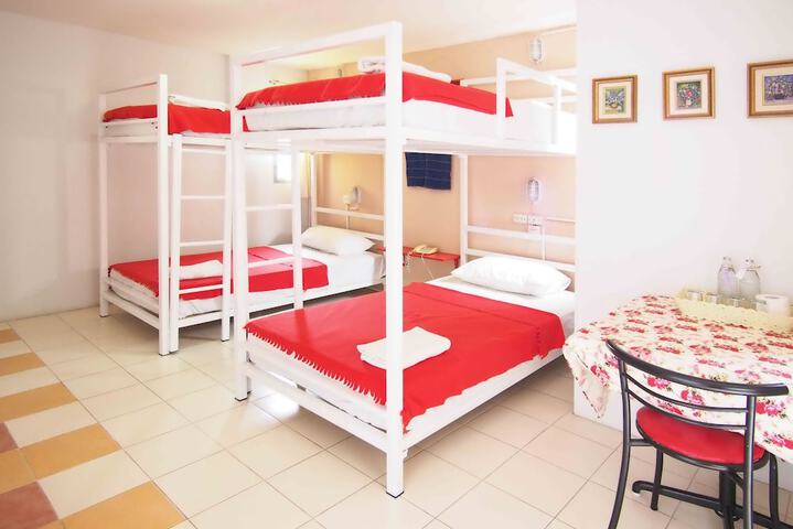 Room 14 of 38