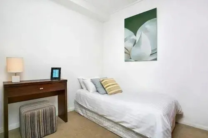 Room 4 of 11