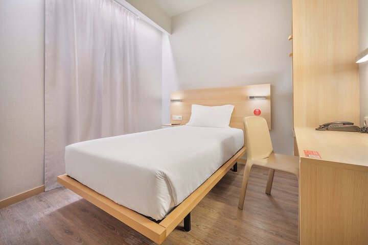 Room 15 of 37