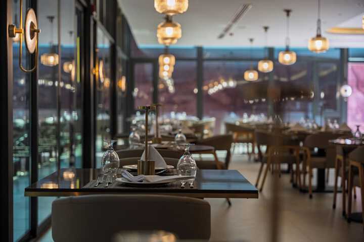 Dining 14 of 18