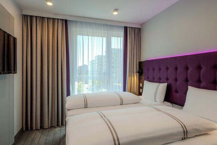 Room 36 of 62