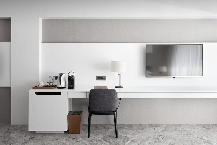 Room 10 of 90