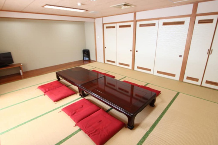 Room 21 of 38