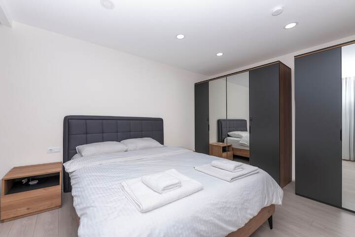 Room 53 of 271