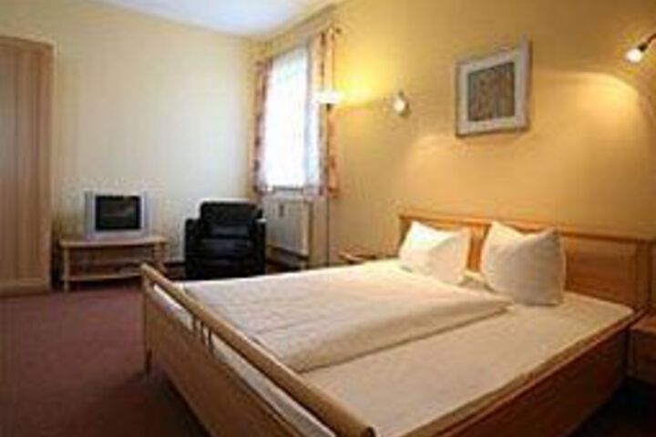 Room 7 of 15