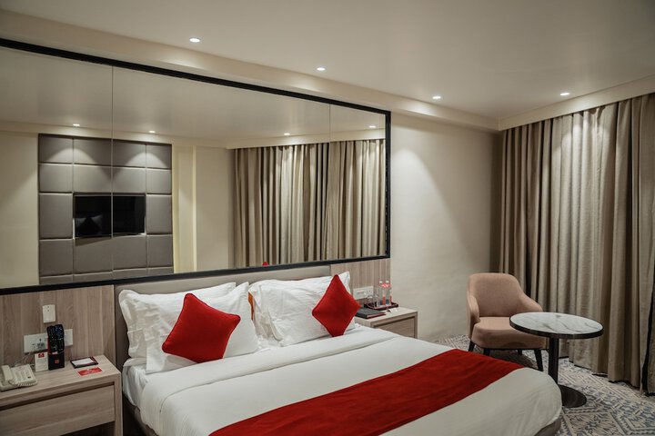 Room 4 of 17