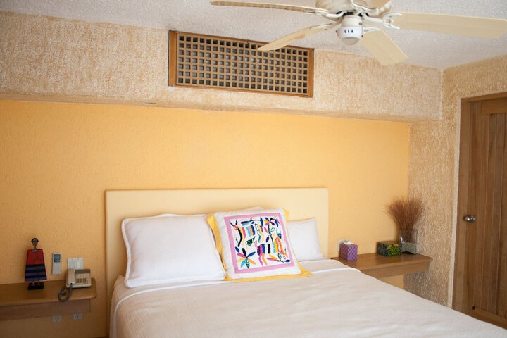 Room 3 of 20