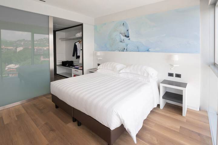 Room 12 of 82