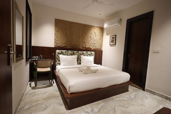 Room 13 of 43