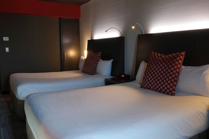 Room 9 of 94