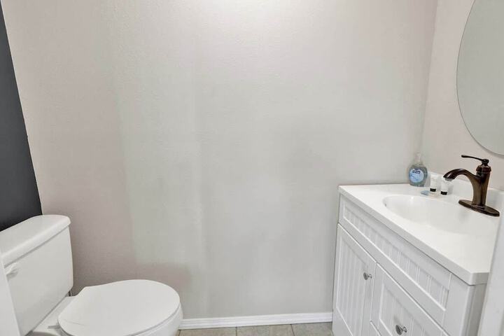 Room 9 of 34