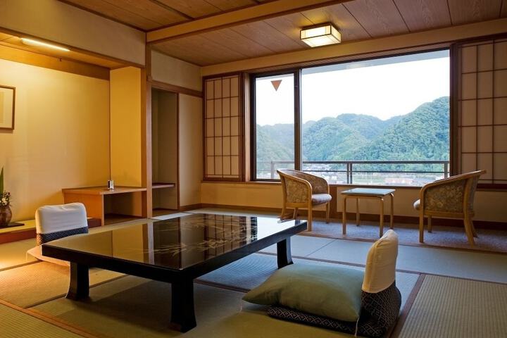 Room 4 of 30