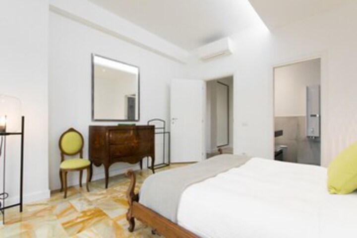 Room 5 of 27