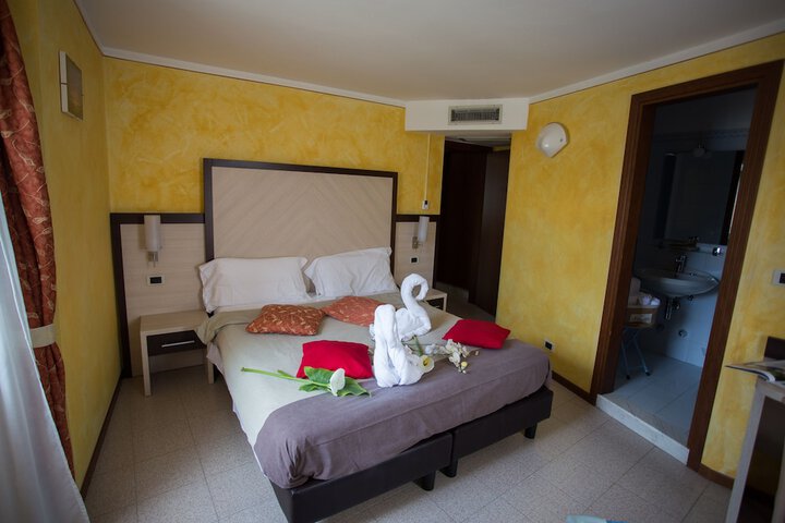 Room 37 of 81