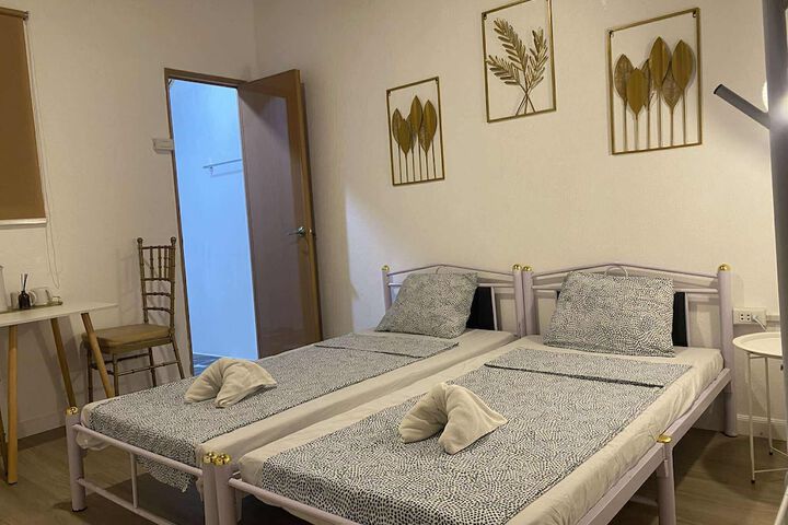 Room 4 of 84