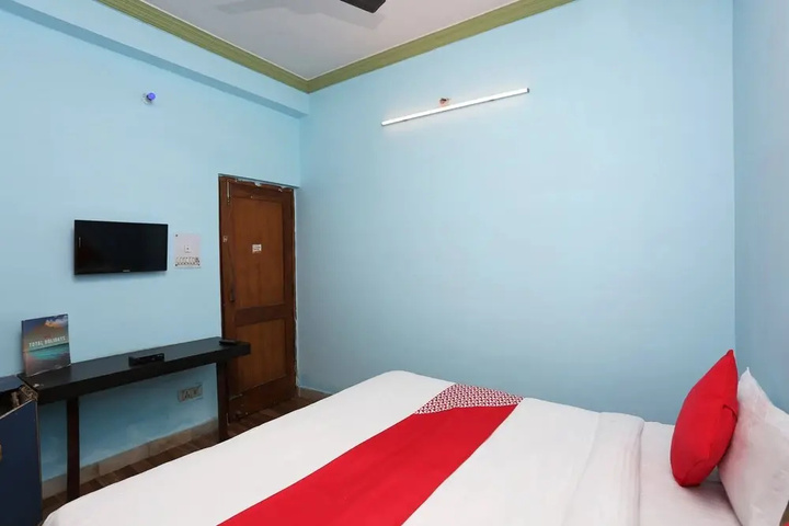 Room 5 of 13
