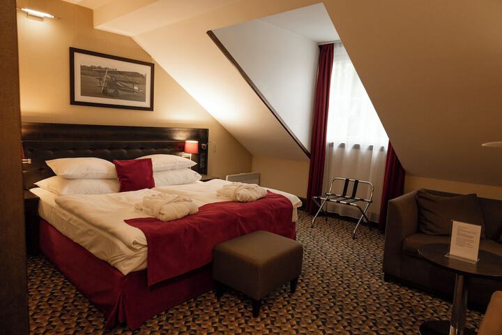 Room 16 of 42