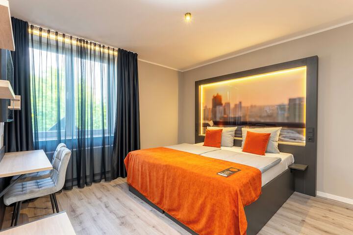 Room 15 of 38