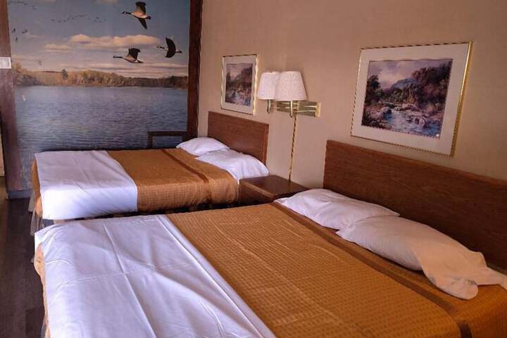 Room 4 of 9