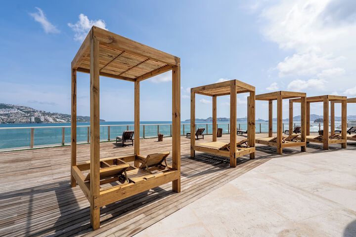 Sundeck 153 of 165