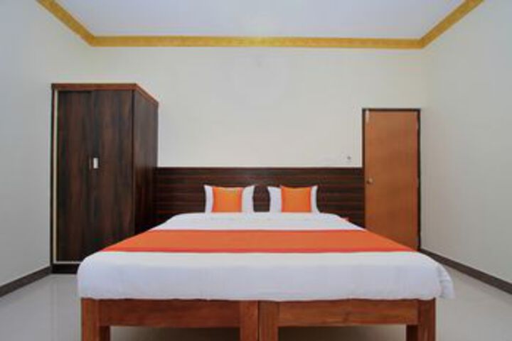Room 13 of 21