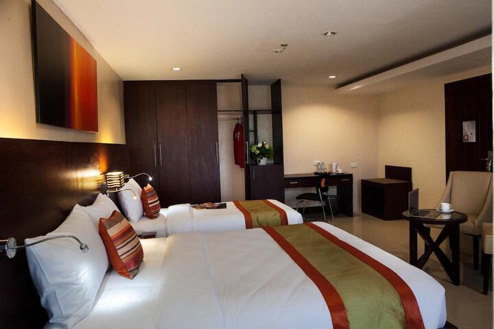 Room 28 of 40