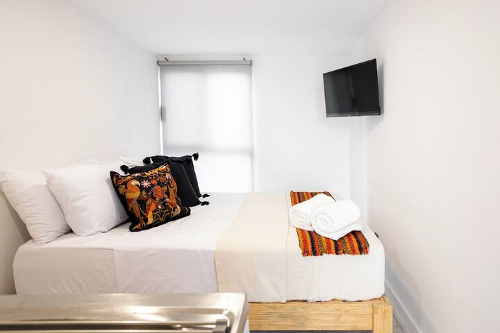 Room 33 of 84