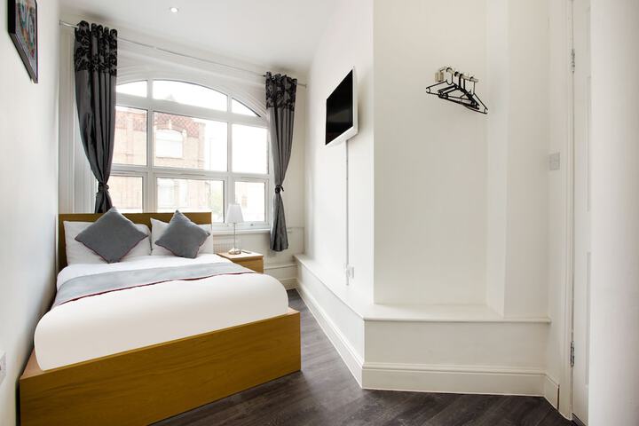 Room 3 of 37