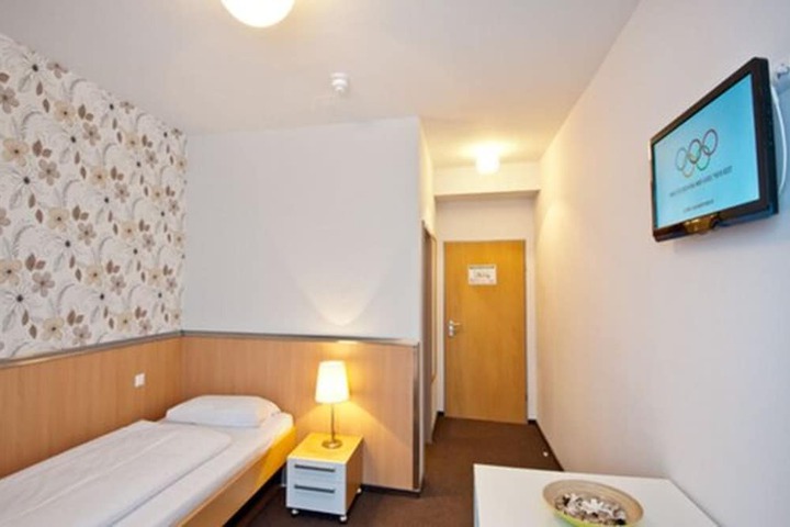 Room 8 of 35
