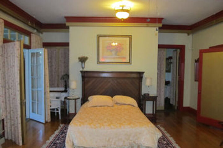 Room 11 of 38