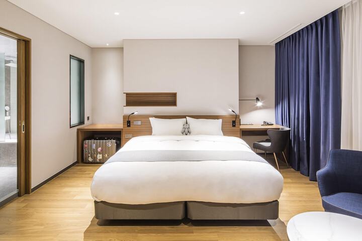 Room 25 of 100