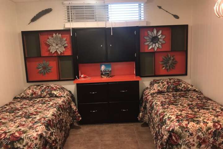1 Queen Bed (8 of 45)