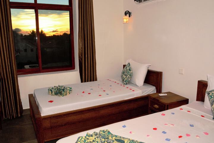 Room 28 of 148