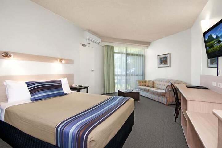 Room 4 of 30