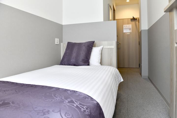 Room 5 of 32