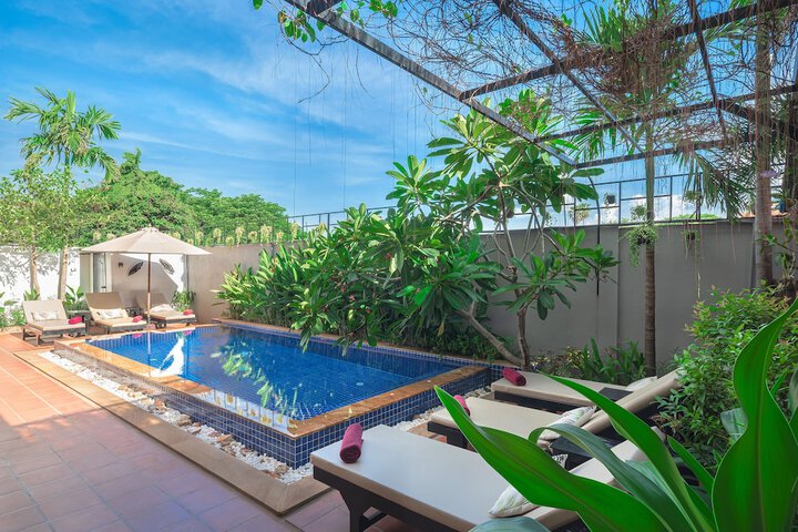 Pool 22 of 35