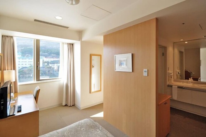 Room 15 of 32