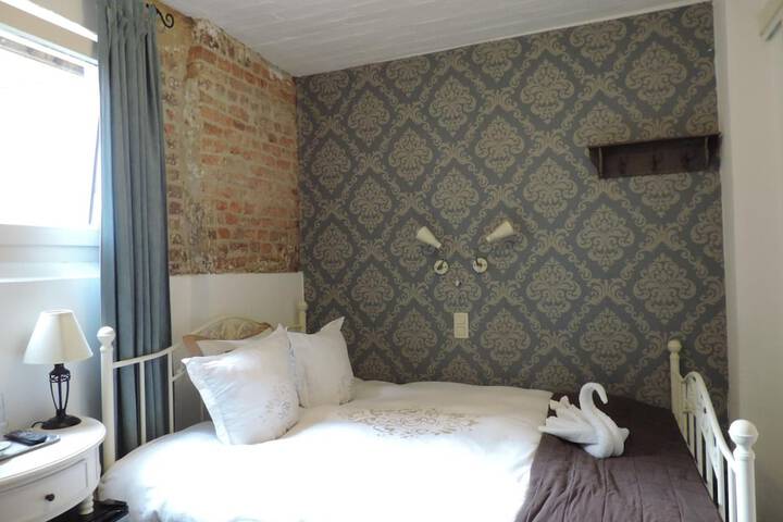 Room 25 of 57