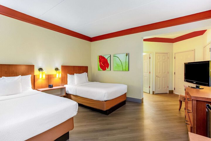 2 Double Beds (2 of 10)
