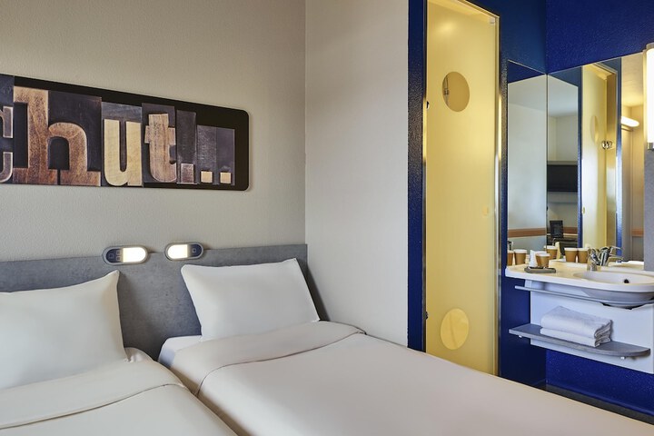 Room 26 of 42