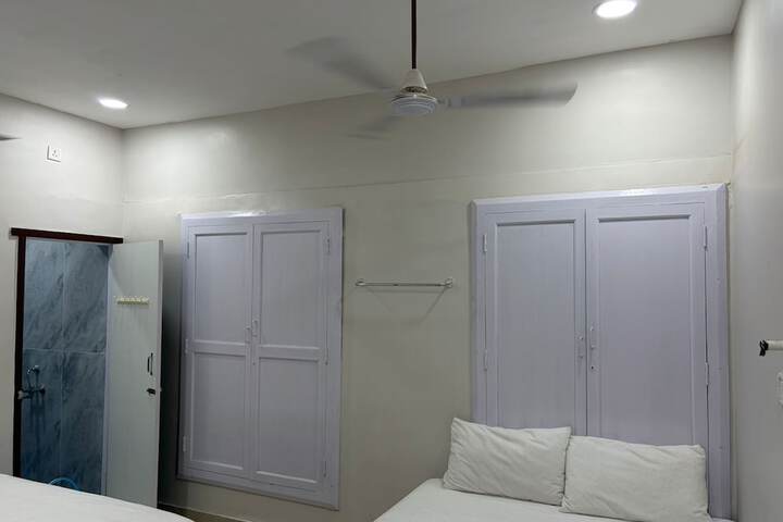 Room 5 of 8
