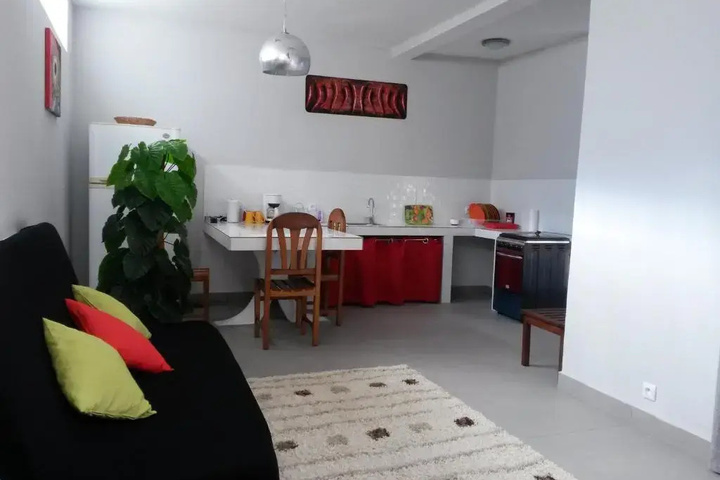 Room 7 of 18