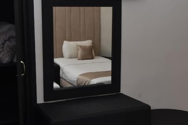 Room 10 of 48