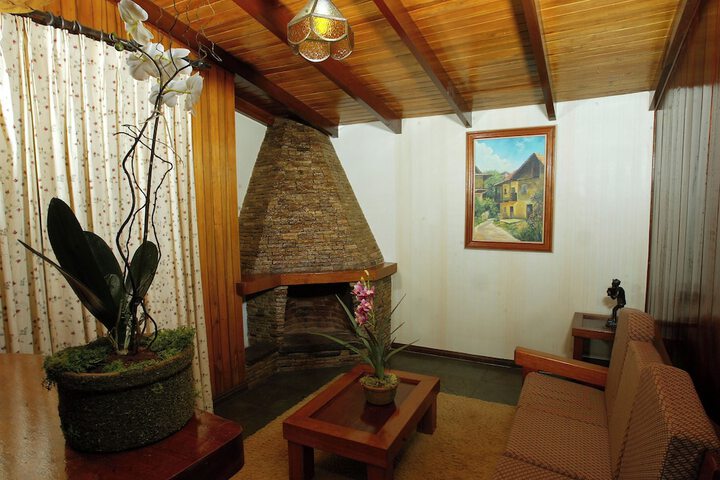 Room 9 of 42