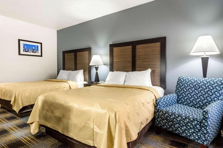 1 Queen Bed (2 of 19)
