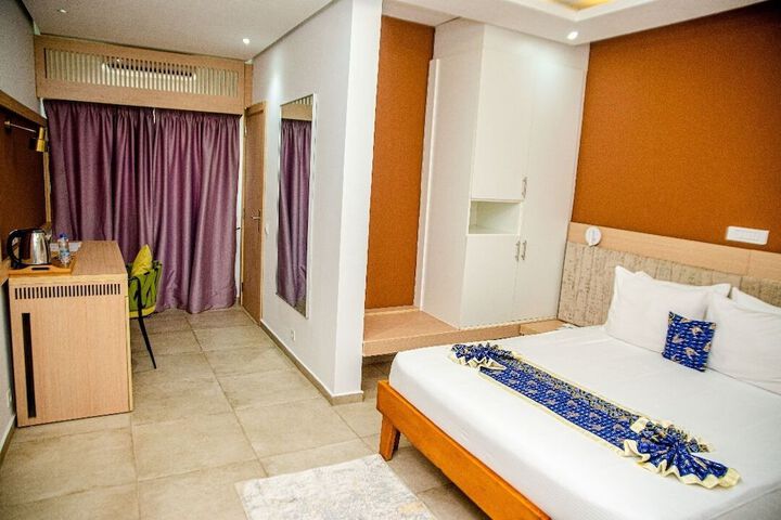 Room 8 of 52