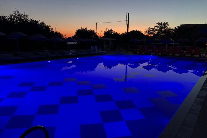 Pool 32 of 48